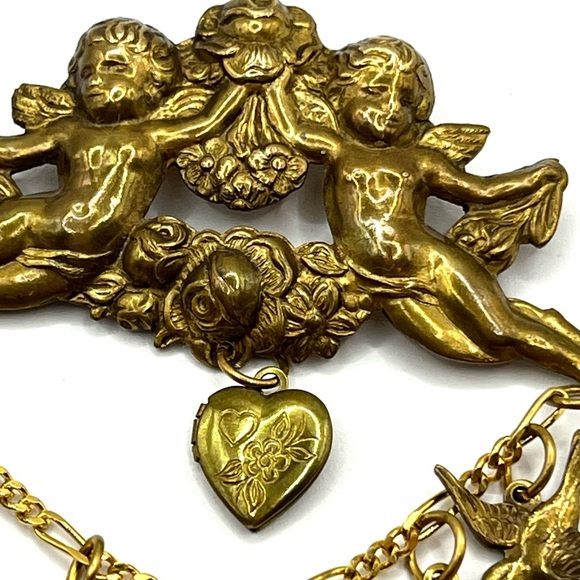 Charming Gold Brass Cherub Babies Angel Brooch with Heart Charms Locket Brooch - Picture 10 of 11